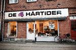 Amagerbrogade. »De 4 Hårtider synes jeg er helt perfekt«, siger Jens E. Behrndtz, hvis organisation rådgiver frisører om valg af salonnavn. »Det er morsomt, og det har 'hår' i sig, så man ved, hvad det handler om«. 