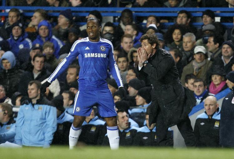 Åbning. Andre Villas-Boas (t.h.) kunne se Frank Lampard afgøre topkampen med en straffesparksscoring otte minutter før tid. 