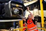 Strejkeramt. DSB's værksted i Aarhus er ramt af strejke. De cirka 400 ansatte mødes igen i morgen for at tage stilling til, om de skal genoptage arbejdet. 