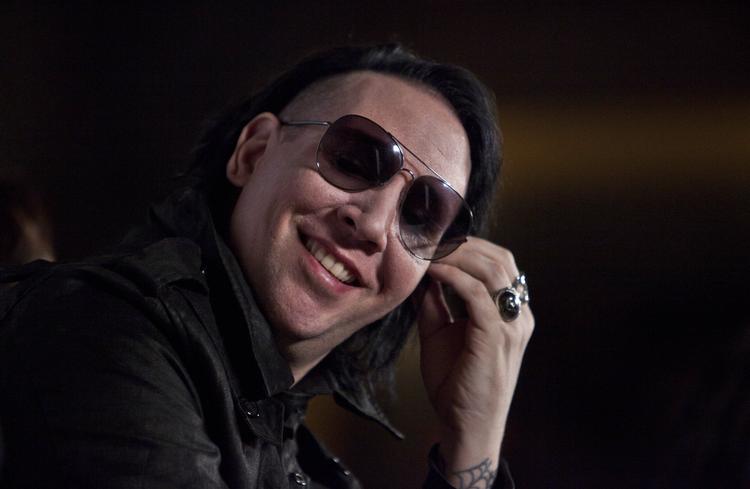 Kunstner. Marilyn Manson åbnede sidste måned en udstilling med sine malerier af blandt andet Adolf Hitler som flagermuseengel. 
