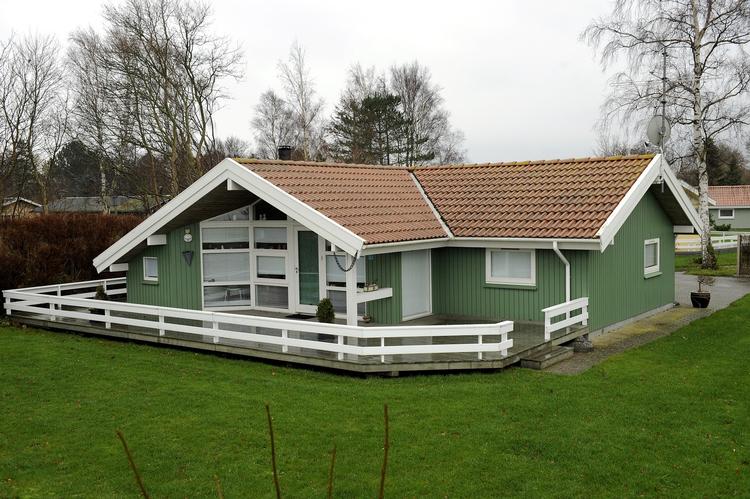 sommerferiedrømme. Det kan godt være, at tankerne om sommerferie i Danmark er langt væk i decemberstormen. Men det er nu der skal handles, hvis du vil spare tunsinder af kroner på fritidshuset. 