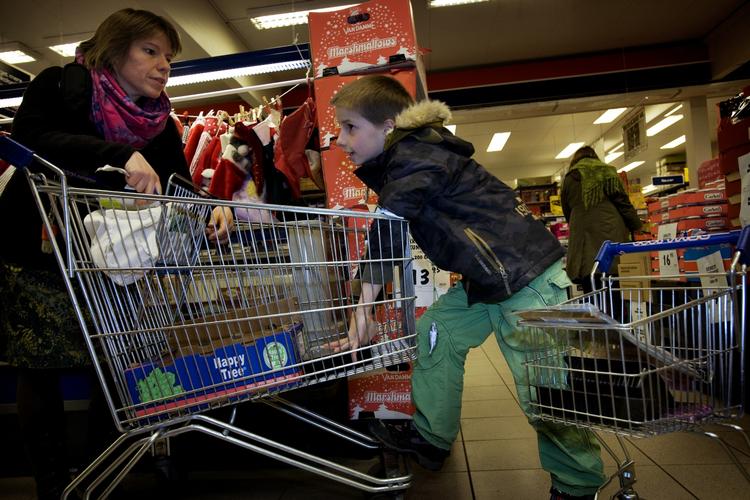 Madbudgettet er det første der bliver skåret ned på, når husholdningspungen er halvtom i krisetider, forklarer eksperter. (arkivfoto) 