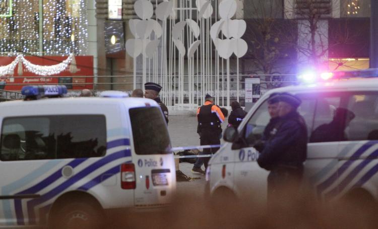 EFTERFORSKNING. Politiet har fortsat ingen idé om, hvorfor en mand i går gik bersærk i den belgiske by Liège. 