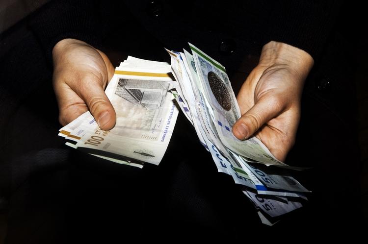 løn. En gennemsnitlig skatteyder havde i 2010 en disponibel indkomst på 195.500 kroner. 