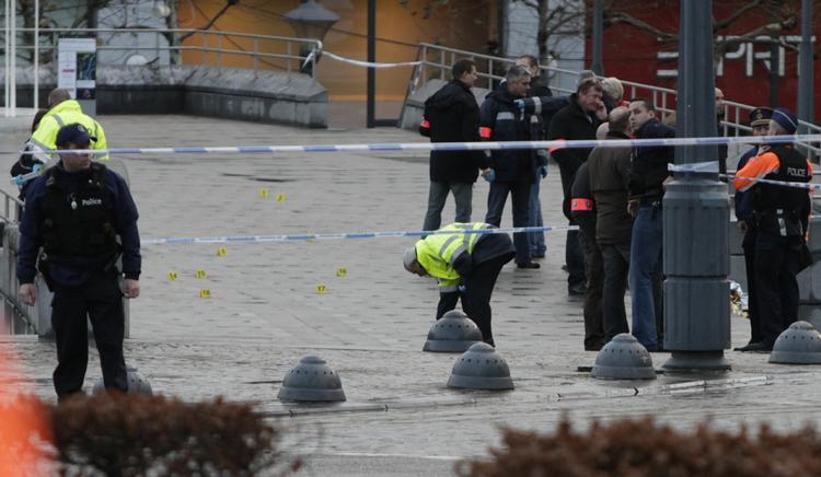 Flere kilder peger på, at der ikke var tegn på, at Nordine Amrani var farlig for sine omgivelser, før han i går gik amok på et julemarked i Liège i Belgien. 