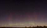 METEORJAGT. Nasa-app skal give flere oplysninger om de meteorider, der rammer atmosfæren. Her er en meteor fanget midt under nordlyset i Sverige. 
