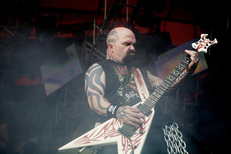 Slayer. Guitarist Kerry King er ikke ligefrem den stille singer/songwriter-type. Dem spiser han nok i virkeligheden til morgenmad. I juni er han og resten af det californiske band tilbage i Danmark. Sidst bandet var her, var i april i år, hvor de spillede i Aarhus sammen med Megadeth. I 2008 stod de på Orange Scene på i Roskilde. 