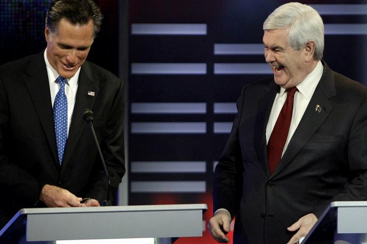 »Vi har ikke brug for en skrupskør præsident«, siger Mitt Romney (tv) om Newt Gingrich (th.). 