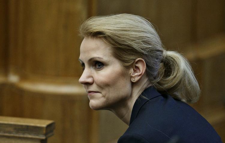 Nej. Spindoktorers rolle blev i dag diskuteret i to timer i Folketingssalen. Men Helle Thorning-Schmidt mener ikke, at diskussionen bør føre til en ændring af de særlige rådgiveres spilleregler. 