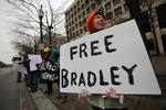 Whistleblower. Hvis Bradley Mannings lækage har afsløret krigsforbrydelser eller andre grundlæggende overtrædelser af menneskerettigheder, kan en domstol frikende Bradley Manning for at have gjort noget ulovligt. (Arkivfoto) 