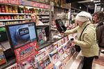 feber. Danskerne er ramt af Onsdags Lotto-feber i øjeblikket, og efter nytår får de meget mere at vælge imellem. 