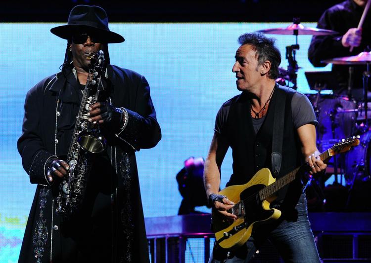 Samspil. Clarence Clemons (tv) og Bruce Springsteen har dannet musikalsk makkerpar i mange år. Nu er Clemons' saxofon blevet stille. 