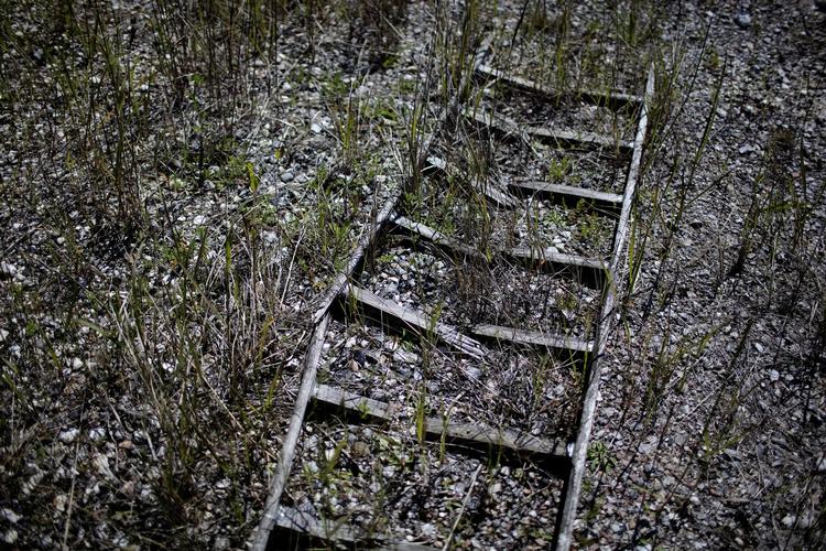 SAMMENBRUD. En del stiger i testen kunne slet ikke klare den vægt, som de ellers var sat til. (Arkivfoto) 