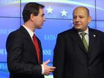 Union. Europaminister Nicolai Wammen (tv) taler med Polens EU-minister Mikolaj Dowgielewicz under et møde i Bruxelles i dag. 