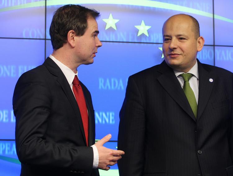 Union. Europaminister Nicolai Wammen (tv) taler med Polens EU-minister Mikolaj Dowgielewicz under et møde i Bruxelles i dag. 