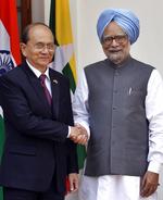 Fremgang. Det er på tide, at EU tager sin sanktionspolitik over for Burma op til revision, parallelt med at præsident Thein Seins (tv.) reformpolitik giver resultater. 