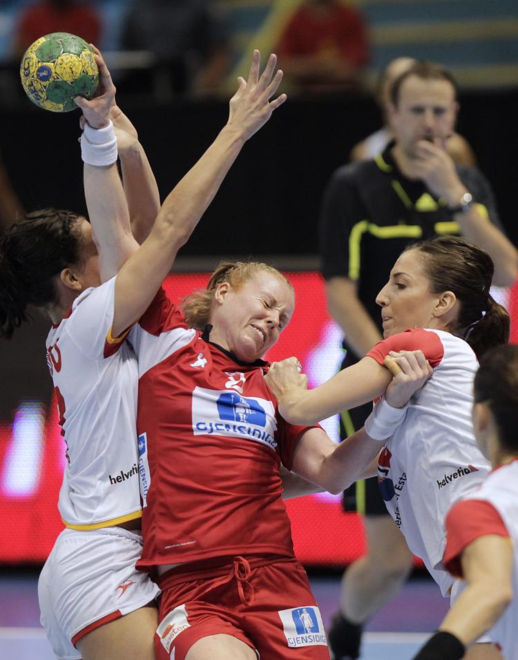 ustoppelig. Selv om spanierne her får bremset Karoline Breivang, så var Norge ustoppelig i VM-semifinalen. 