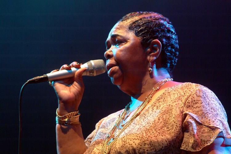 Død. Evora meddelte for tre måneder siden, at hun trak sig fra musikscenen på grund af sygdom. 