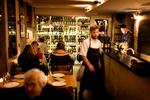 Manfreds har udvidet med flere vin og siddepladser. Maden er stadig i top, bl.a. oksetataren med sennepscreme.