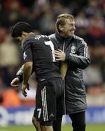 Talentjagt. Kenny Dalglish vil skrive kontrakt med ung nordirer, som på sigt skal tage kampen op med en superstjerne som Luis Suarez. 