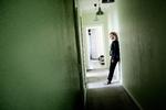 Rolig. Vi er dårlige til at tackle forandringer i os selv, mener Astrid Saalbach. Men »der er jo egentlig ingen grund til, at man skal blive sindssyg af at blive en anden«. 