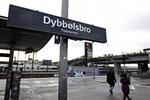 Forvirring. Dybbølsbro har fået nyt navn - næsten-. Nu hedder det også 'Fisketorvet' på stationen på Vesterbro. 
