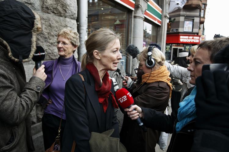 MEDHOLD. Anklagerne Anne Birgitte Stürup (TV) og Marie Tullin har haft succes med at få MLH dømt skyldig i seks ud af syv forhold. 