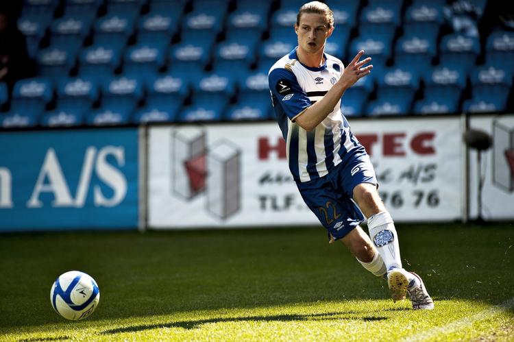 Medejer. En af de nye aktionærer hedder Jesper Lange og spiller på førsteholdet. 