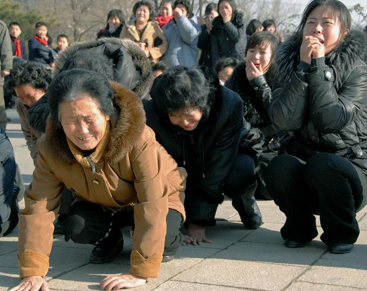 Sorg. Kim Jong-Ils død udløste stor simultan sorg, viste flere officielle billeder fra det nordkoreanske styre. 