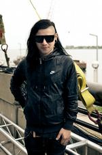 Superstjerne. Skrillex kommer fra en hardcore baggrund. Nu er han imidlertid blevet en storsælgende dj. 