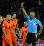 EM-klar. Englænderen Howard Webb dømte VM-finalen sidste år mellem Holland og Spanien og fik masser af kritik efter rekord mange gule kort og en udvisning. 