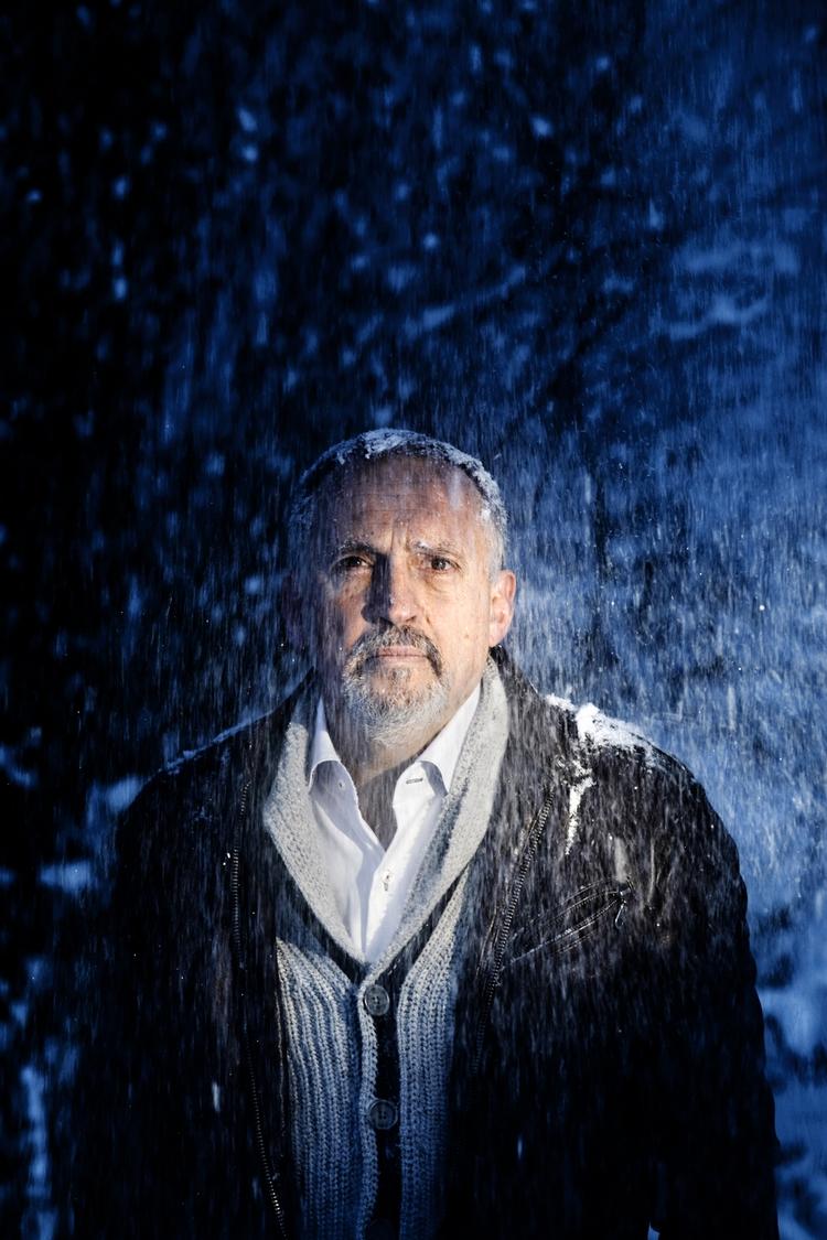 Krimikonge. Fjerde bind af Jussi Adler-Olsens serie om Afdeling Q udkom i et førsteoplag på 80.000, og hans bøger har for længst rundet et samlet oplag på en million i Danmark alene. 