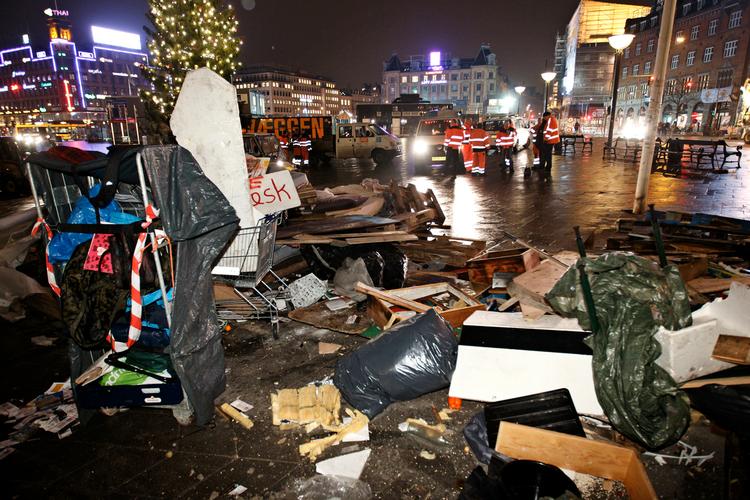 VÆK. Occupy Copenhagen havde siden 15. oktober slået lejr på Rådhuspladsen. Nu er lejren fjernet. 