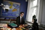 Dyrt. Tidligere miljøminister Troels Lund Poulsen (V) på sit ministerkontor, som han brugte 115.000 kroner på ved indflytning. Det er for meget, mener flere partier i Folketinget. 