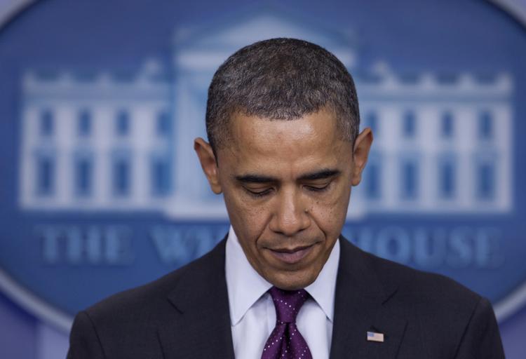 Betydningsfuldt. »Alle bør få øjnene op for, hvad 40 dollar betyder: Dagligvarer, børnepasning, benzin. Bare fortsæt. Jeg vil tale om det i morgen«, skriver Obama på sin Twitter. 