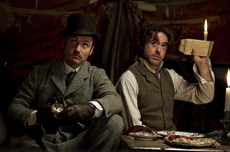 Elementært. Jude Law og Robert Downey jr. som dr. Watson og Sherlock Holmes. 