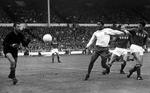 2-1. Eusebios (i hvidt) scoring mod Sovjetunionen og  Lev Yashin i bronzekampen ved VM i 1966 var med til at sikre Portugal bronzen. 