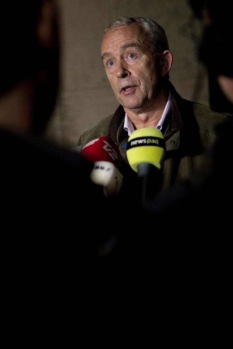 efterforskning. Det var den nu pensionerede drabschef Ove Dahl, der 12. november 2010 kunne orientere pressen om, at politiet havde matchet dna fra en nylig voldtægt med to gamle sager og koblet dna'et til en dengang 45-årig mand fra Valby: »Det er mand-en«, sagde Ove Dahl. 