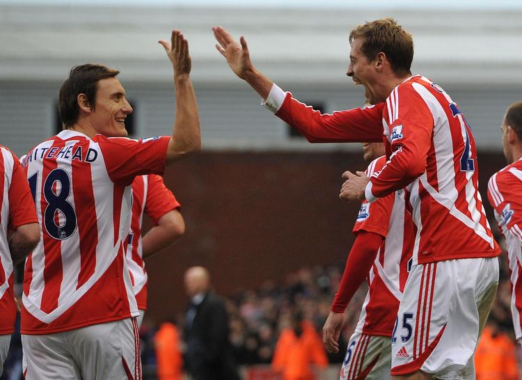 Stjernen. Peter Crouch (t.h.) er det største navn i Stoke-truppen i øjeblikket. Den 30-årige har spillet 42 landskampe for England og scoret 22 gange, men er i øjeblikket ikke inde i landsholdsvarmen. 