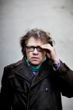 Uhøflig. Journalist, foredragsholder og musiker Torben Steno har skrevet bogen 'Længsel efter  faste former', hvor han efterlyser høflighed. Men hvorfor har han ikke selv hilst på Djævelens Advokat i snart 15-18 år? 