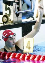 Medaljeregn. Sølv i 100 meter fri ved junior-EM blev den første af de i alt otte medaljer, Mie Ø. Nielsen kronede sit gennembrud med. 