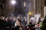 bisættelse. Der blev taget afsked med tidligere præsident Vaclav Havel i St. Vinus-katedralen i det centrale Prag. Han efterlader sig en enke, Dagmar Havels, der står som første kvinde fra venstre med sort slør. 