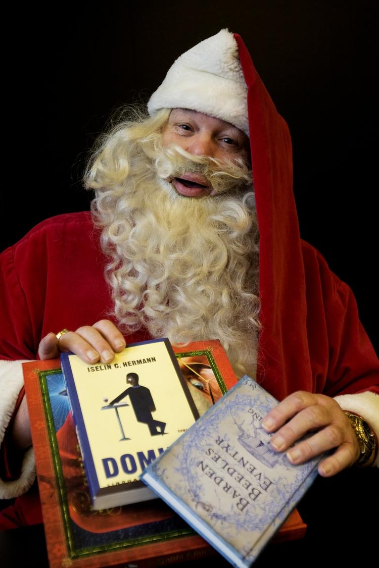 Vinterlæsning. En god bog er den perfekte gave til den lange vinter. Vi hjælper det med at finde den helt rigtige. 