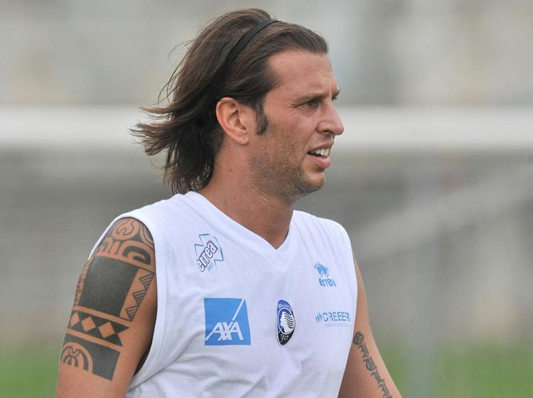 arresteret. Den tidligere Atalantaspiller Cristiano Doni er arresteret for at have ødelagt beviser i den italienske skandalesag. 