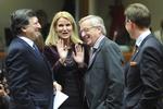Mægler. Der er opstået en ny spænding i EU-samarbejdet mellem de 17 eurolande og de 10, der står uden for. Her bliver det statsminister Helle Thorning-Schmidts (S) store opgave at mægle mellem alle EU’s medlemslande. 