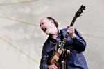 Gæst. Guitaristen John Scofield har også beriget det danske jazzpublikum med sin musik. Her optræder han i Haveselskabet. 