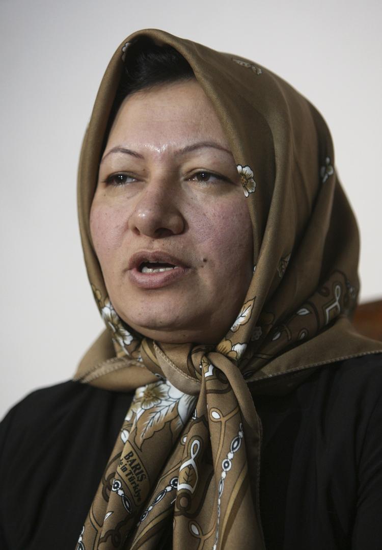 dødsdømt. I 2006 blev iranske Sakineh Mohammedi Ashtiani dømt for meddelagtighed i sin mands død. Og værre endnu; for at have været ham utro. 