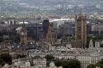 London. I lyset af eurokrisen ønsker 60 procent af den britiske befolkning enten at forlade EU eller omdanne EU til en frihandelszone. Og mere end 80 konservative parlamentsmedlemmer presser på for at genforhandle forholdet til EU. 