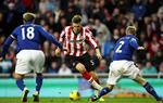 Problembarn. Nicklas Bendtner har i den senere tid været lige så meget i medierne for hans opførsel uden for banen, som for hans kunnen på. Blandt andet er han blev anholdt for at have udøvet hærværk på flere biler i England. 