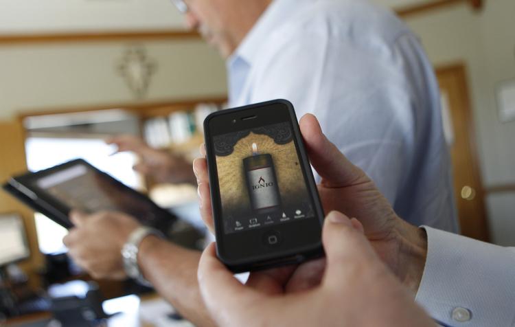 Moderne. Tidens mobiltelefoner kan rigtig mange ting. Måske også for mange. 